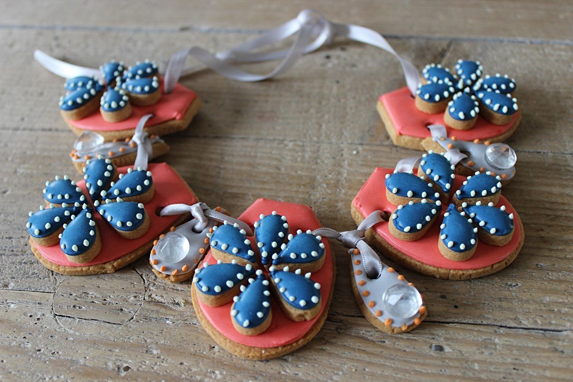 Biscuit necklace inspired by fashion trailblazers perfect for food lovers and personalized gifts by Biscuiteers.